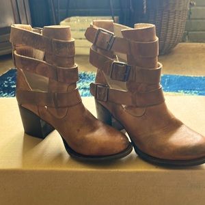 Freebird sz 7 heeled brown boots